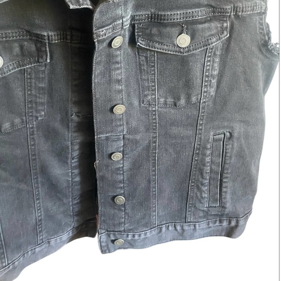 TIME AND TRU Black Faded Denim Wash Jacket, Women’s Plus Size. - Picture 4 of 5